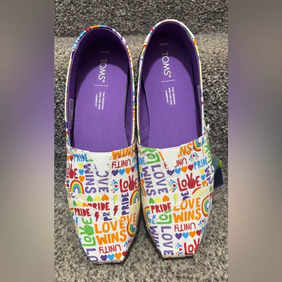 NWT TOMS Unity Love Wins Shoes - Picture 3 of 8